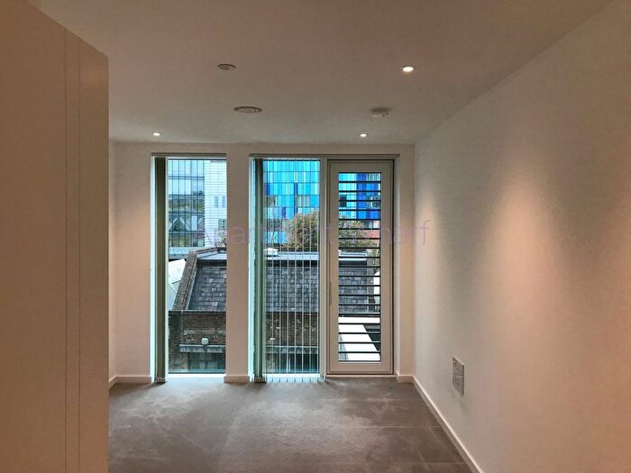 2 Bedroom Flat To Rent In Bouchon, Bouchon Point, Cendal Crescent, Whitechapel, E1