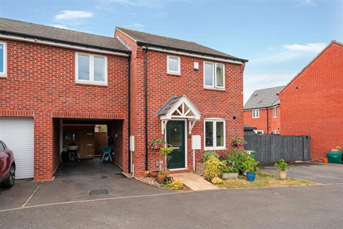 3 Bedroom Link Detached House For Sale In Scafell Avenue, Chesterfield, S41