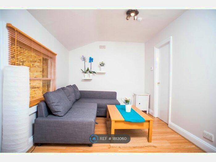 Studio To Rent In St. Georges Drive, London, SW1V