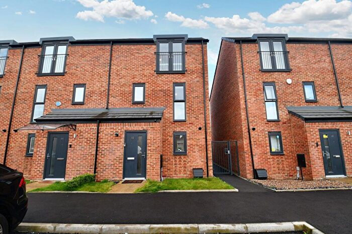 3 Bedroom End Of Terrace House For Sale In Stan Mellor Close, Salford, M6