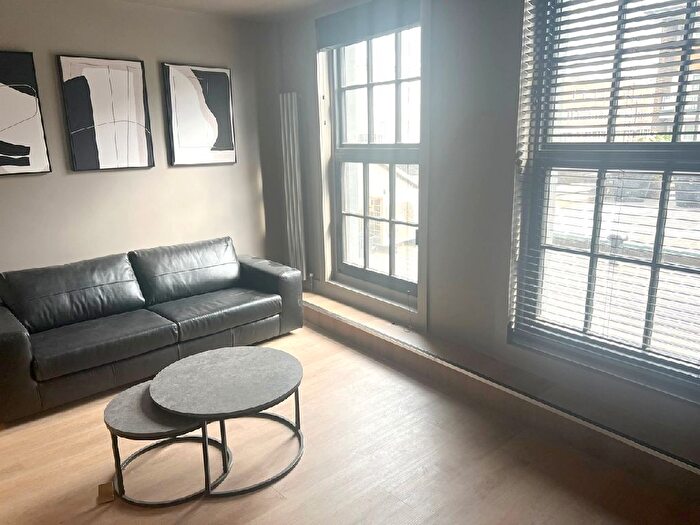 3 Bedroom Maisonette To Rent In Caledonian Road, King's Cross, N1