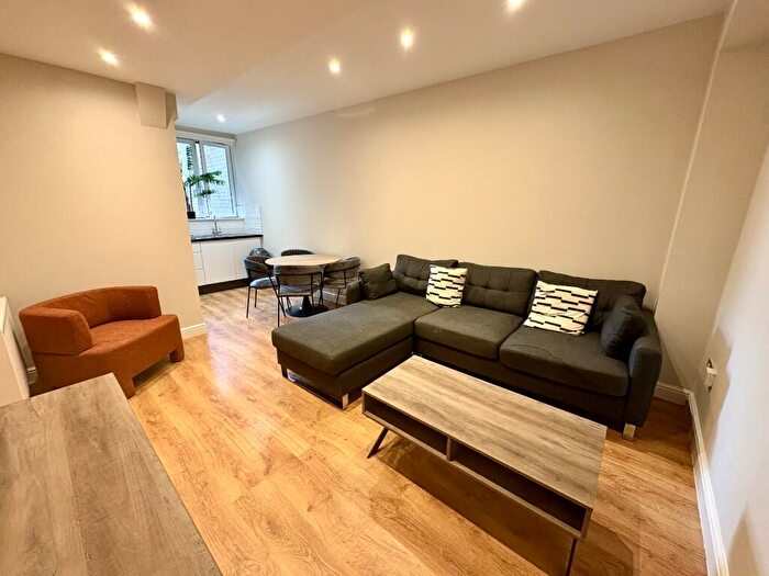 2 Bedroom Flat To Rent In Dale Street, Liverpool, Merseyside, L2