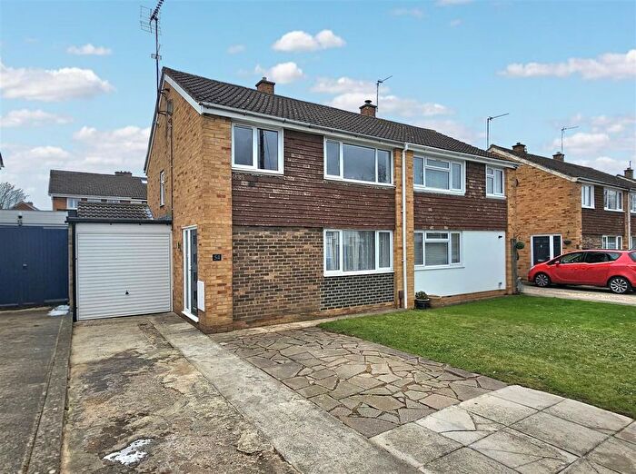 3 Bedroom Semi Detached House For Sale In Insley Gardens, Hucclecote, Gloucester, GL3