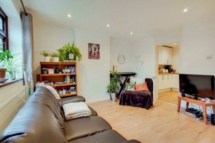 3 Bedroom Flat To Rent In Haden Court, Lennox Road, London, N4
