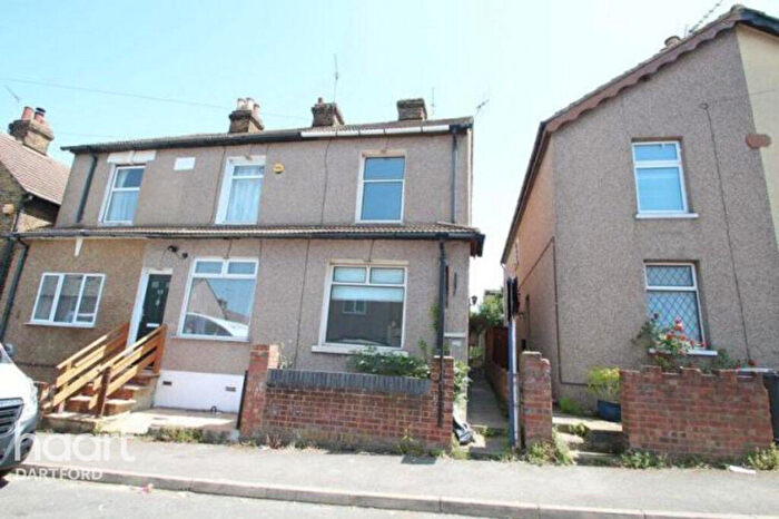 3 Bedroom Semi Detached House To Rent In Hill House Road, Dartford, DA2