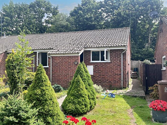 2 Bedroom Bungalow To Rent In Meadway, Buckingham, MK18
