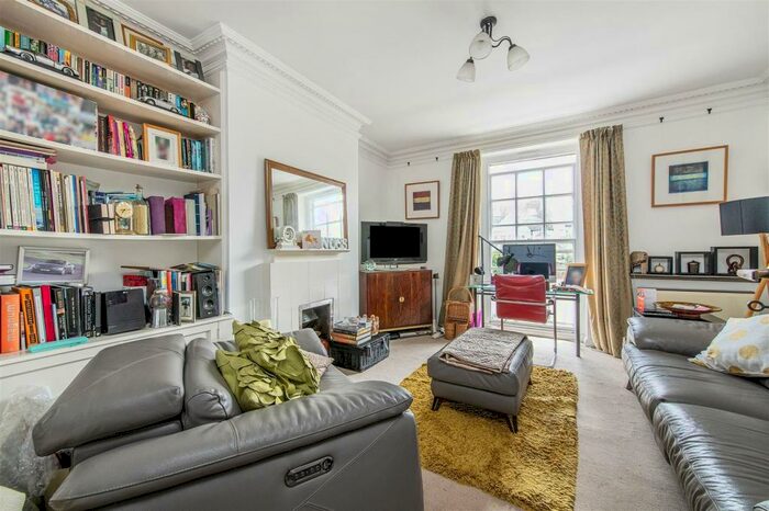 2 Bedroom Flat To Rent In Cedar Court, East Sheen, SW14
