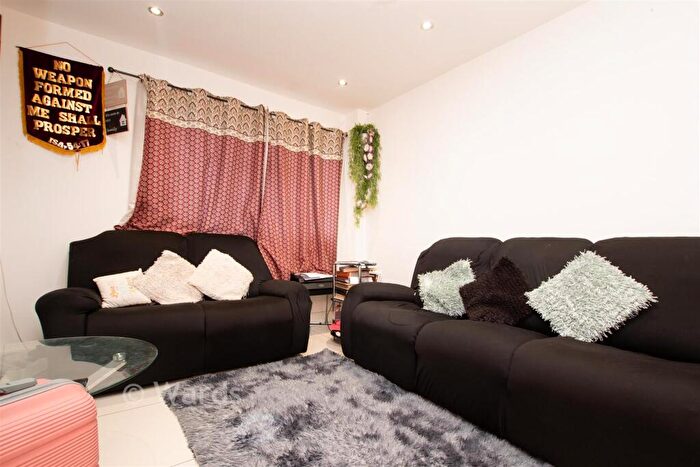 4 Bedroom End Of Terrace House For Sale In Dorothy Evans Close, Bexleyheath, Kent, DA7