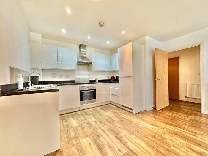 1 Bedroom Flat To Rent In Pennant House, Cross Street, PO1