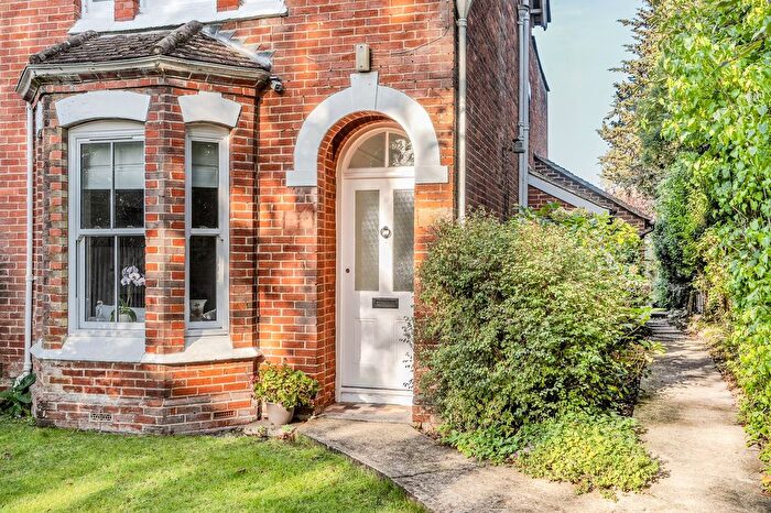 4 Bedroom Semi-detached House For Sale In High Path, Easebourne, GU29