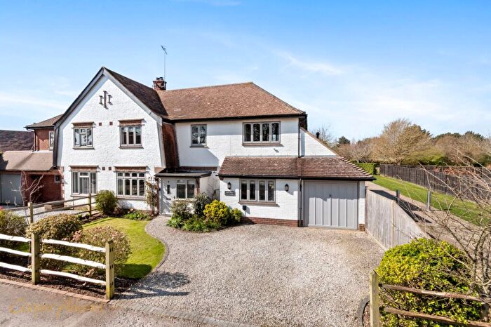 4 Bedroom Semi Detached House For Sale In West Drive, Angmering, BN16