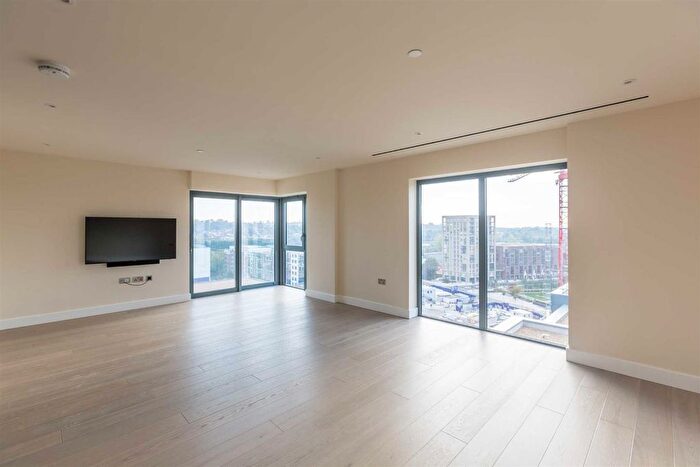 3 Bedroom Flat To Rent In Beaufort Square, Colindale, NW9