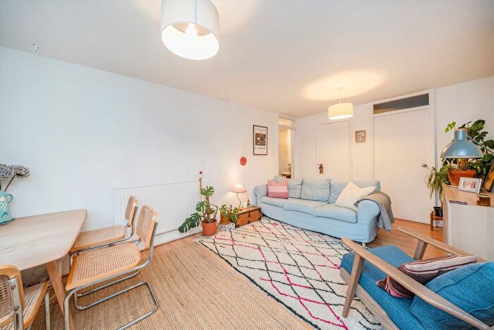 1 Bedroom Flat To Rent In Chicksand Street, Spitalfields, E1