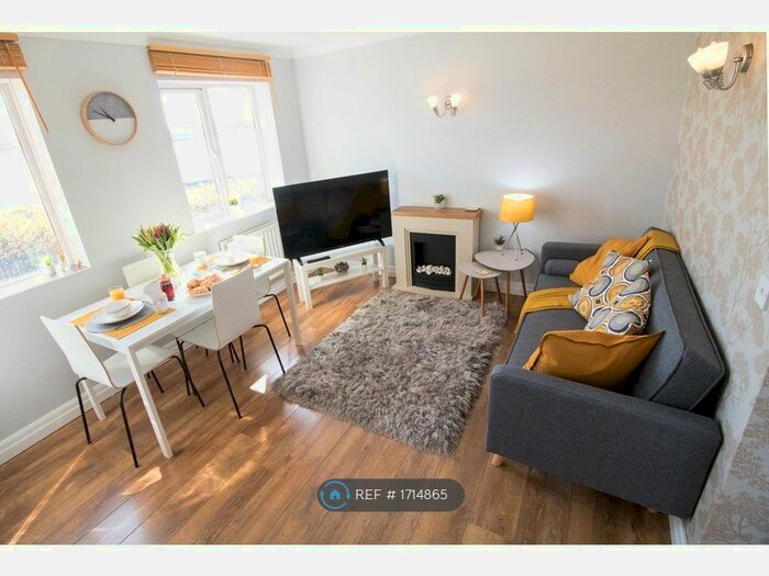 2 Bedroom Terraced House To Rent In Clarence Close, Bury, BL9