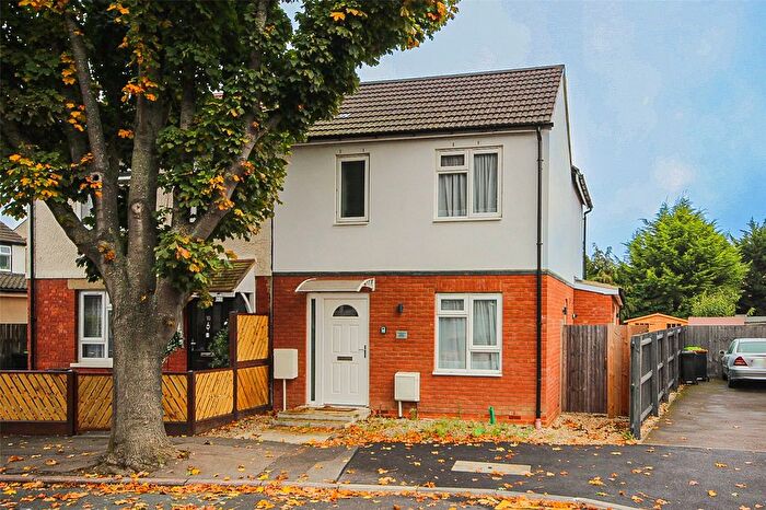 4 Bedroom Semi-Detached House For Sale In Willow Road, Bedford, Bedfordshire, MK42