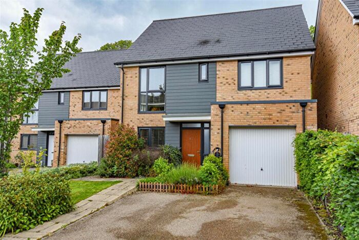 4 Bedroom Detached House For Sale In Budding Way, Dursley, GL11