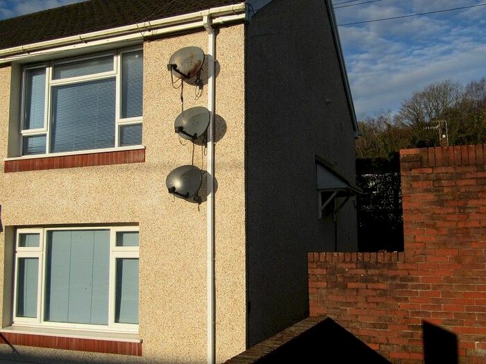 2 Bedroom Flat To Rent In Heol Y Llwynau, Trebanos, Pontardawe, Swansea, City And County Of Swansea. SA8