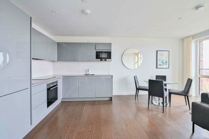 1 Bedroom Flat To Rent In Heygate Street, Elephant And Castle, London, SE17