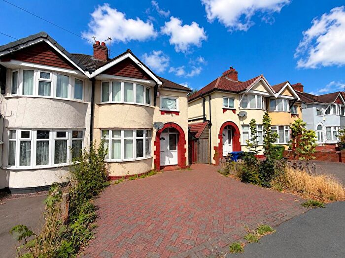 3 Bedroom Semi-Detached House For Sale In Stourbridge Road, Russells Hall, Dudley, DY1