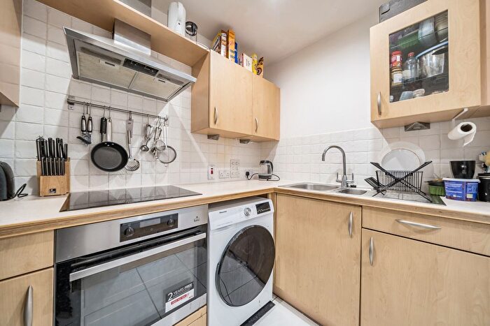 2 Bedroom Flat For Sale In Hither Green Lane, Hither Green, London, SE13