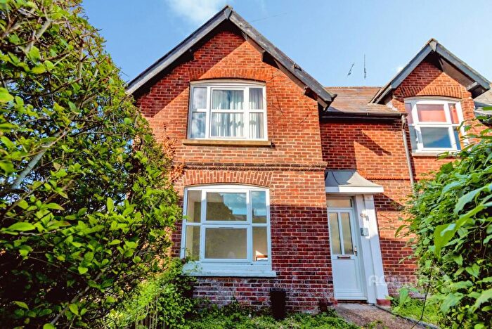 1 Bedroom Flat To Rent In Highcliffe Road, Winchester, Hampshire, SO23