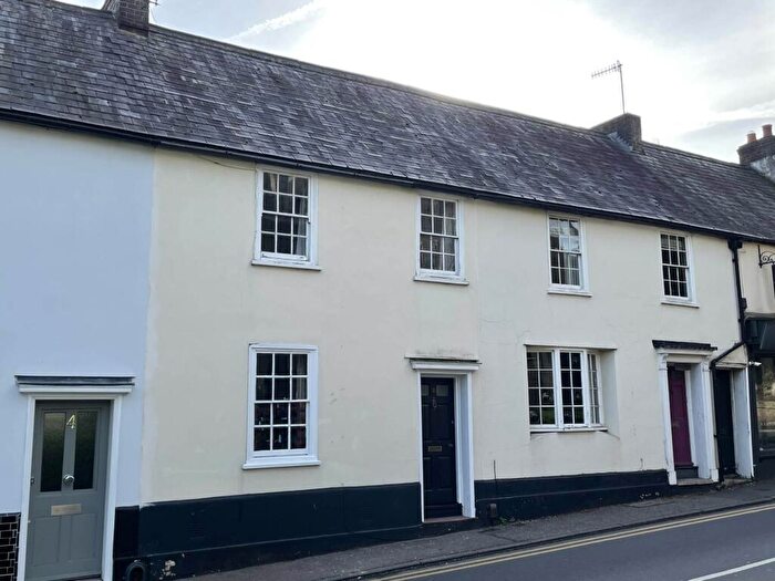 2 Bedroom Cottage To Rent In Castle Street, Berkhamsted, HP4