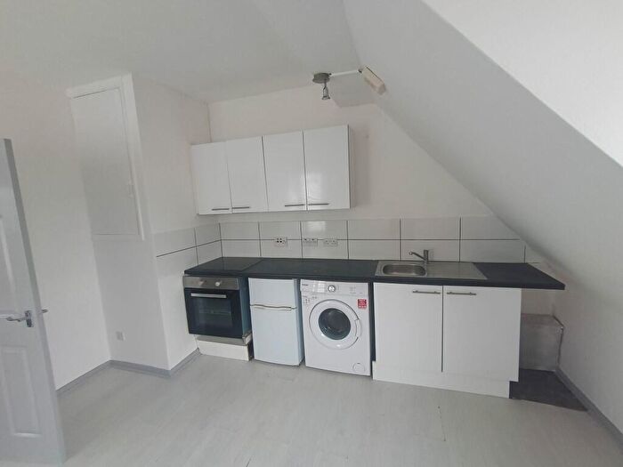 1 Bedroom Flat To Rent In Clarendon Road, Luton, Bedfordshire, LU2