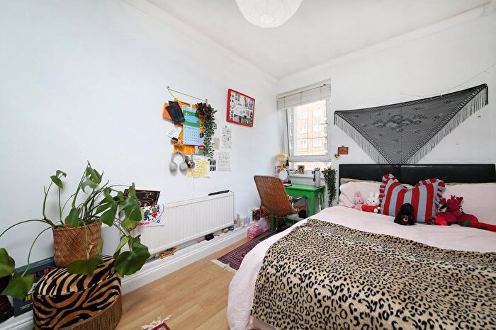 3 Bedroom Flat To Rent In Addington House, Stockwell Road, SW9