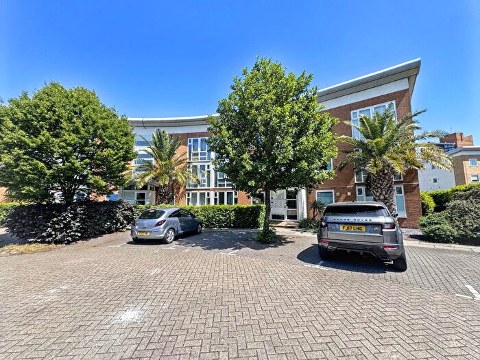 1 Bedroom Flat To Rent In Grimsby Grove, North Woolwich, E16