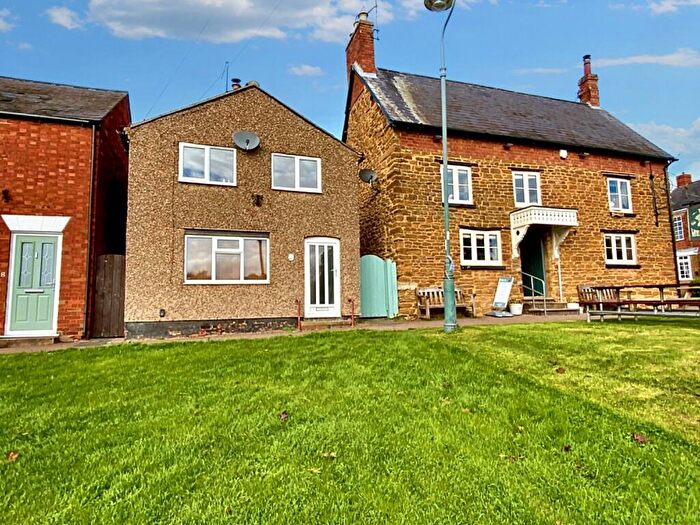 2 Bedroom Detached House For Sale In The Green, Braunston, NN11