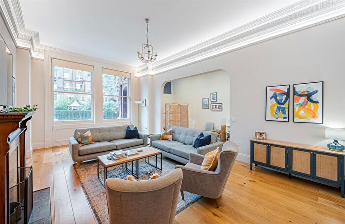 3 Bedroom Flat To Rent In Bina Gardens, London, SW5