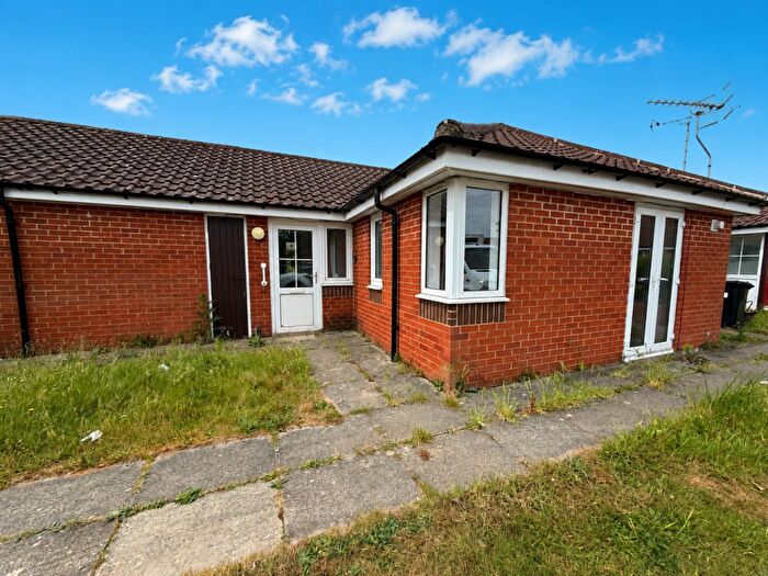 2 Bedroom Terraced Bungalow For Sale In New Woodfield Green, Dunstable, LU5