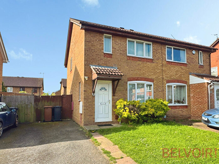 3 Bedroom Semi Detached House For Sale In Windermere Drive, Wellingborough, NN8