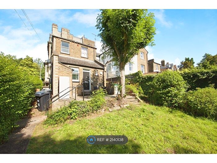 1 Bedroom Flat To Rent In Broomhill Road, Woodford Green, IG8