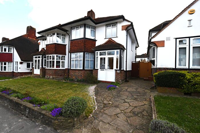3 Bedroom Semi Detached House For Sale In Court Drive, Waddon, Croydon, CR0