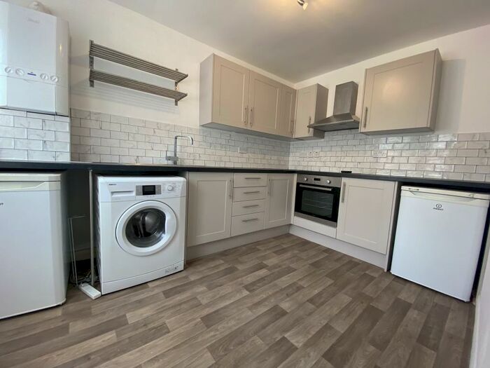 2 Bedroom Apartment To Rent In Rosendale Road, Dulwich, London, SE21