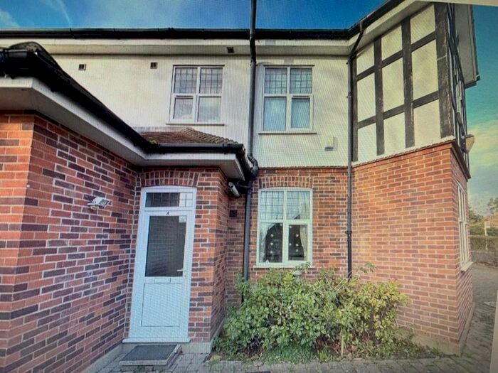 2 Bedroom Maisonette To Rent In Eversfield Gardens, London, NW7