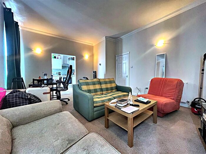 2 Bedroom Flat To Rent In Marine Parade, Worthing, BN11