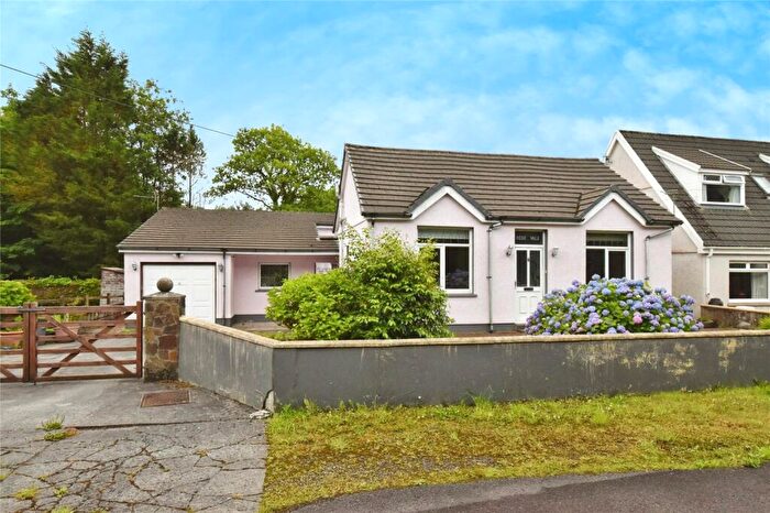 4 Bedroom Bungalow For Sale In Hirwaun Road, Tumble, Llanelli, Carmarthenshire, SA14
