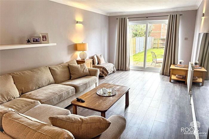 5 Bedroom Detached House For Sale In Bath Road, Thatcham, Berkshire, RG18