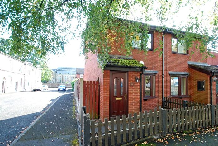2 Bedroom Town House To Rent In Sanderson Street, Bury, BL9