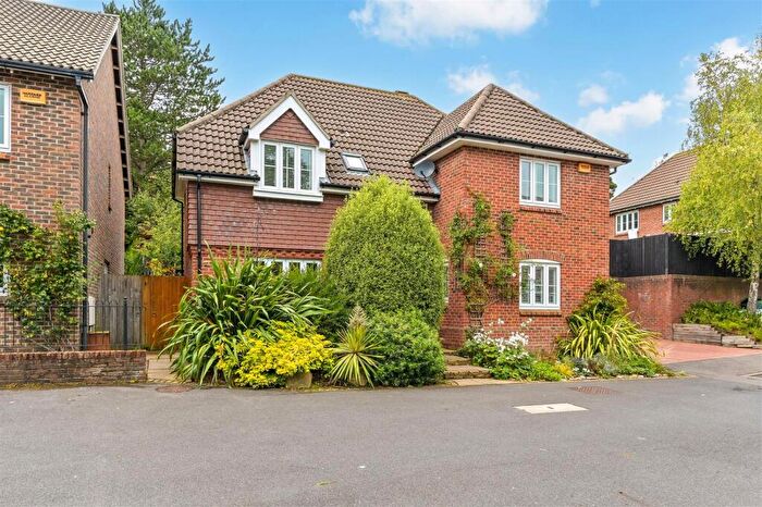 4 Bedroom Detached House For Sale In Wynsdale Chase, Warsash, SO31