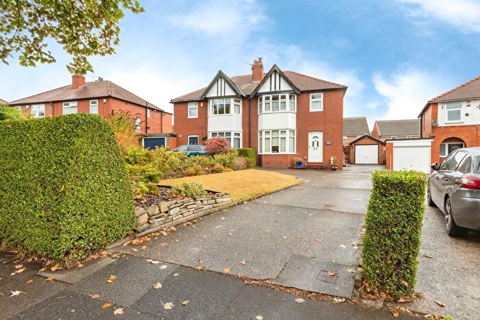 3 Bedroom Semi-Detached House For Sale In Dewsbury Road, Wakefield, West Yorkshire, WF2