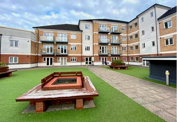 2 Bedroom Flat To Rent In Hales Court, Ley Farm Close, Watford, WD25