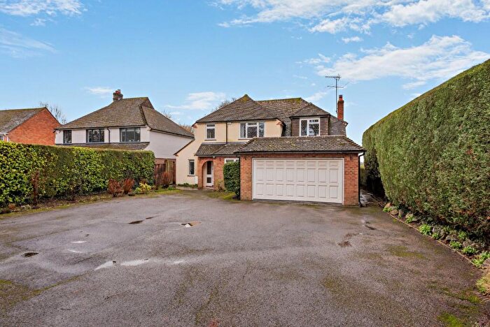 4 Bedroom Detached House For Sale In Echo Barn Lane, Farnham, Surrey, GU10