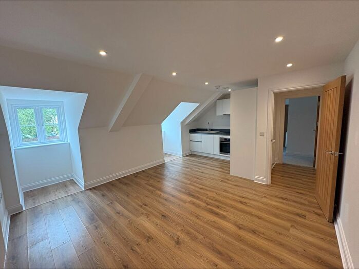 1 Bedroom Flat To Rent In Catteshall Road, Godalming, GU7