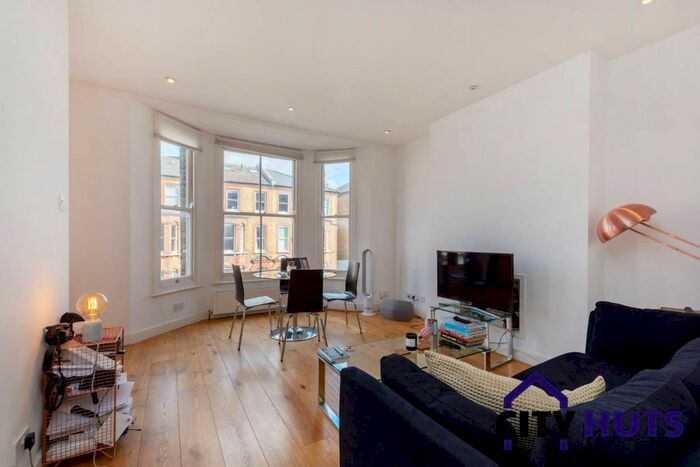 3 Bedroom Flat To Rent In Crescent Road, London N15