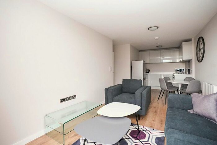 2 Bedroom Flat To Rent In Quay Central, Jesse Hartley Way, Liverpool, L3