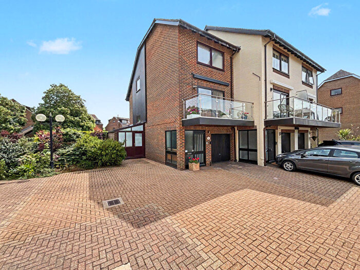 3 Bedroom Town House For Sale In Christchurch, BH23