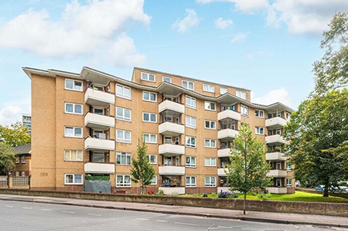 2 Bedroom Flat To Rent In Staunton Street, Deptford, London, SE8